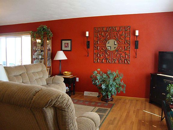 3rd image of 2601 Meadowview Dr