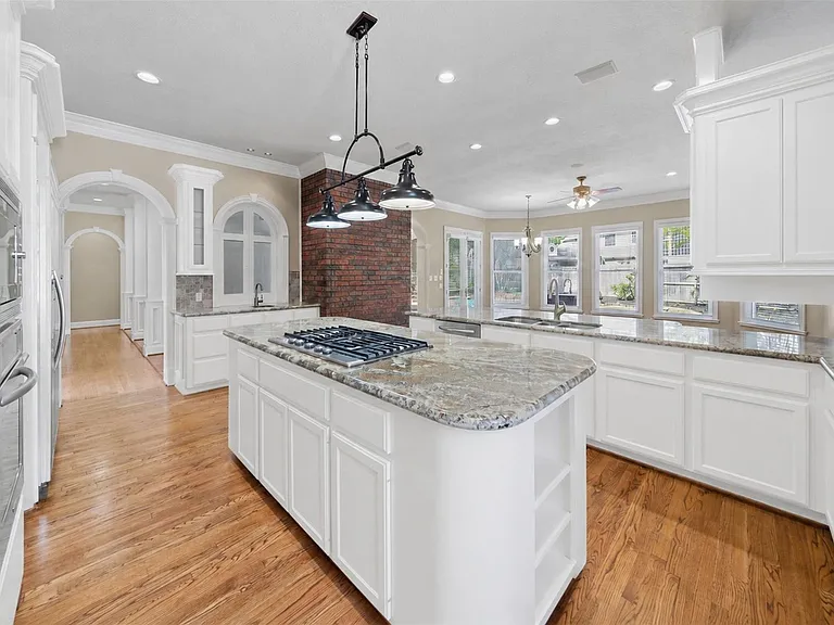 13714 Gainesway Dr — Photo 11