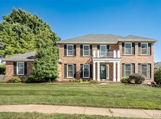 15706 Heathercroft Dr, Chesterfield, MO 63017