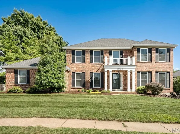 15706 Heathercroft Dr, Chesterfield, MO 63017