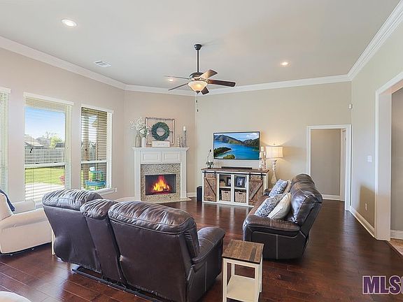 3rd image of 18042 Old Trail Dr