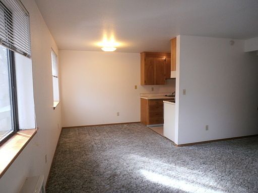 2nd image of 975 W Ridgeway Ave APT 14