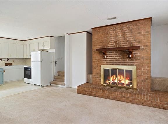 4th image of 1789 Lazenby St