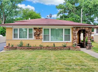 8832 S 55th Ct, Oak Lawn, IL 60453