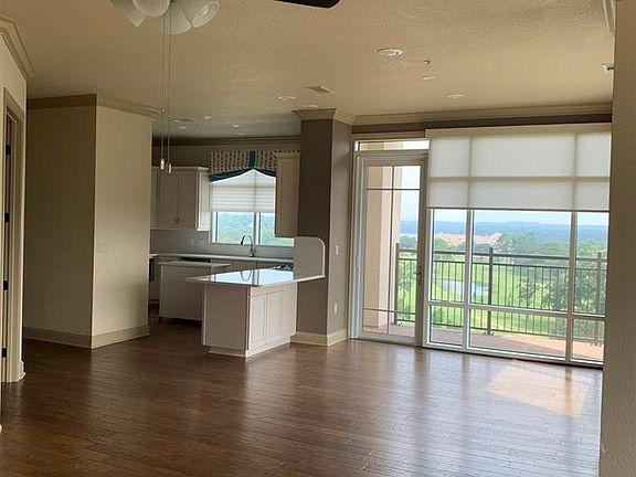 5th image of 2801 Wexford Dr APT 805