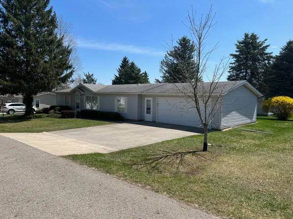 2220 Mark St, Croswell, MI 48422