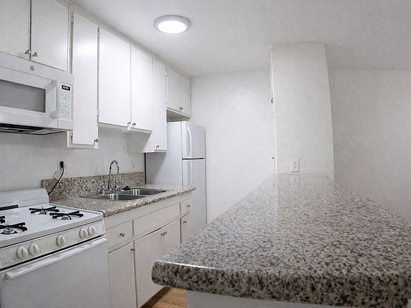 3rd image of 5747 Laurel Canyon Blvd APT 36