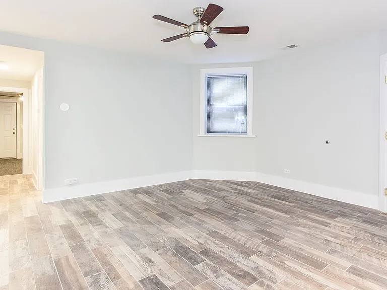 2922 W Logan Blvd — Photo 16