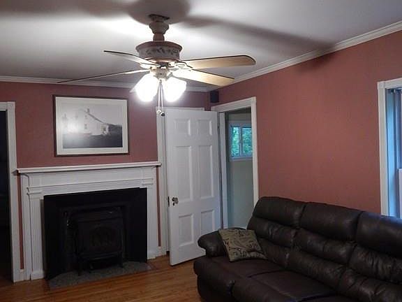 5th image of 85 Washington St