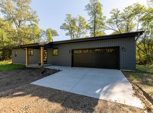 6200 N 42nd St, Augusta, MI 49012