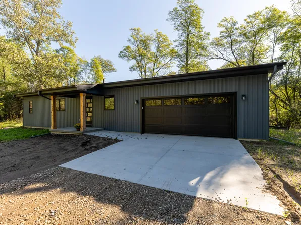 6200 N 42nd St, Augusta, MI 49012