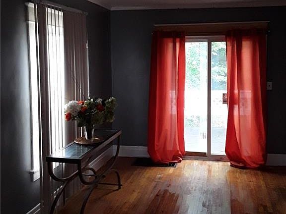 3rd image of 100 Shirley Ave