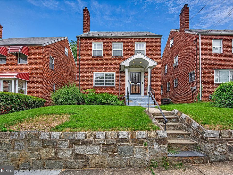 1st image of 6015 3rd St NE
