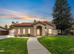 904 Windsor Park Dr, Bakersfield, CA