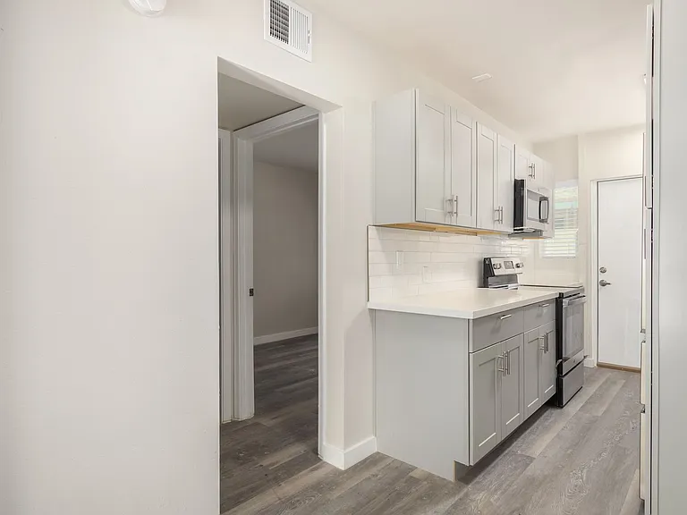 821 N 4th Ave — Photo 7