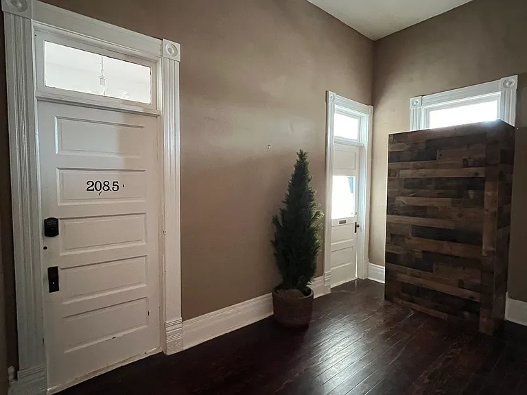 208 E Oklahoma Ave #1/2 — Photo 9