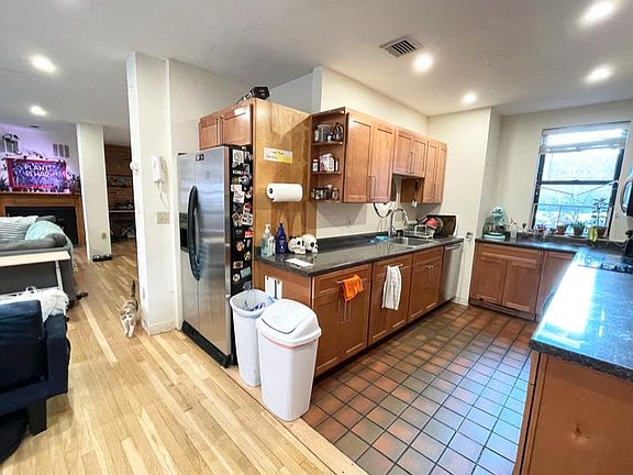 4th image of 98 Gainsborough St #103W