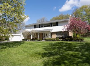 1142 Greenfield Dr, Erie, PA