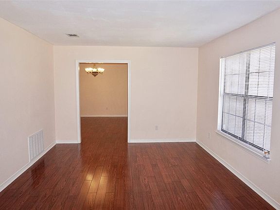 4th image of 8208 Durand Ave