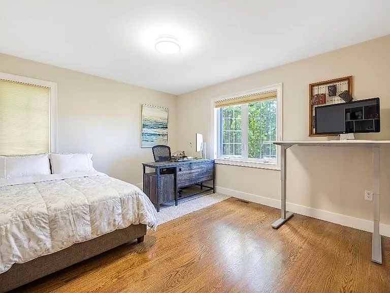 70 Columbus Dr — Photo 12