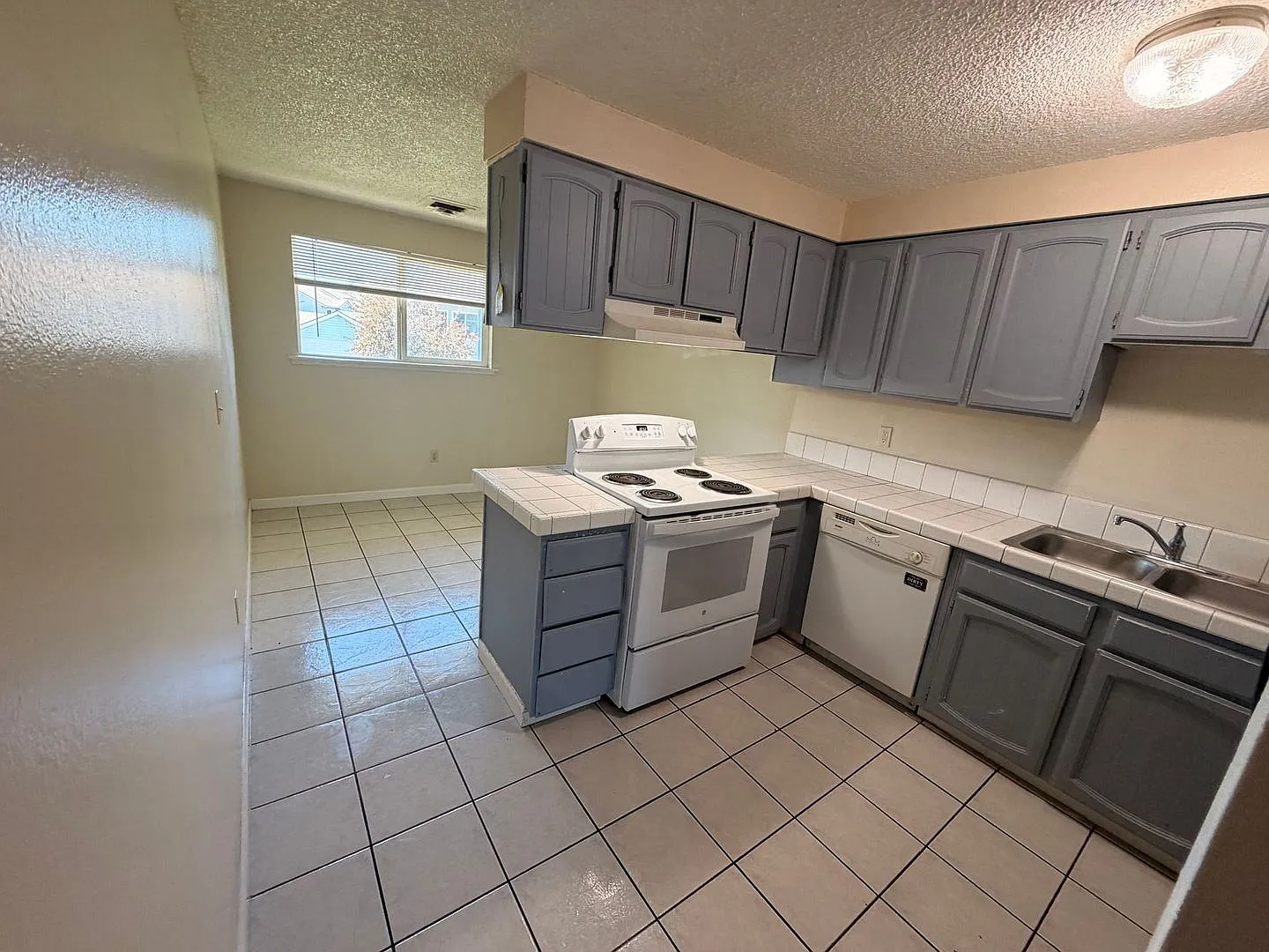 4180 Bristol Court # H — Photo 4