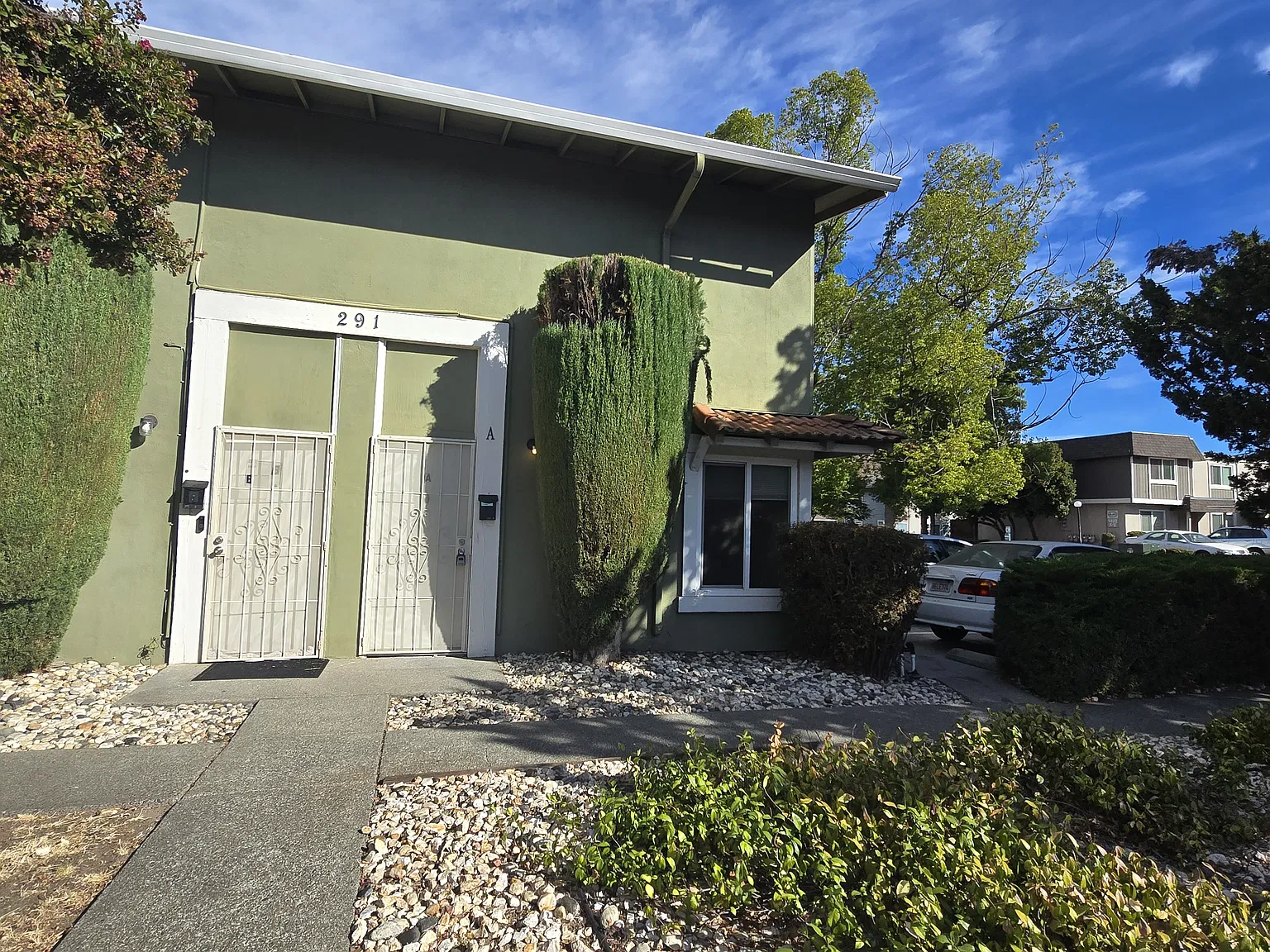 2 bed, 1.5 bath, 980 sqft, $2,000 — Photo 1
