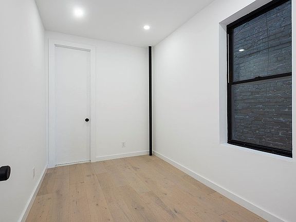 4th image of 33 Henry St #13A