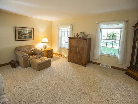 5th image of 26911 Heatherwood Cir