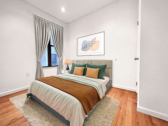 3rd image of 106 W 105th St APT 12