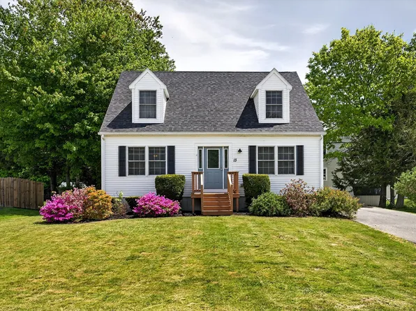 13 Crabtree Drive, Topsham, ME 04086