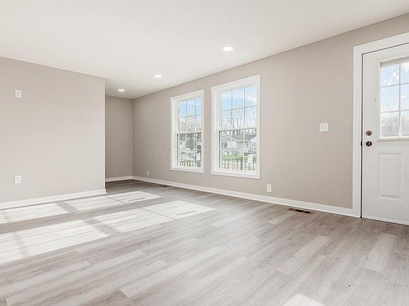 5th image of 407 North Ave