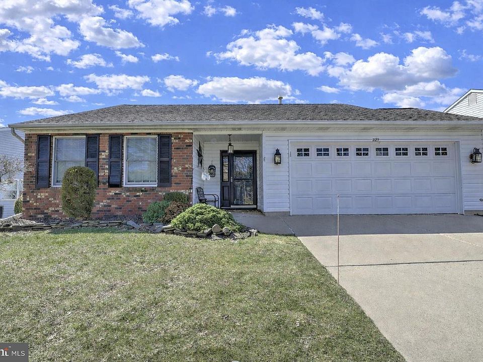 1st image of 225 Wagon Wheel Ln
