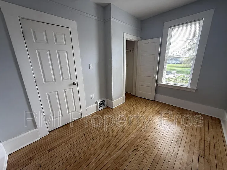 3109 W Walnut St — Photo 14