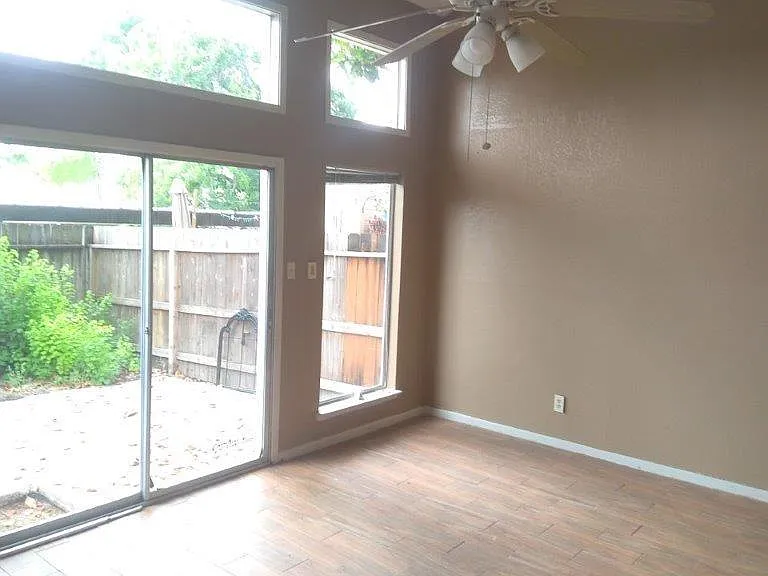 2429 Miramar Ct #2429 — Photo 4
