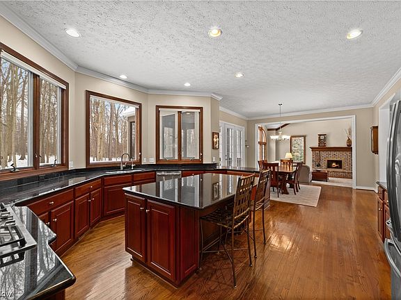 5th image of 8245 Woodberry Blvd