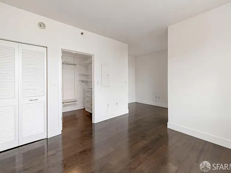 260 King St #717 — Photo 10