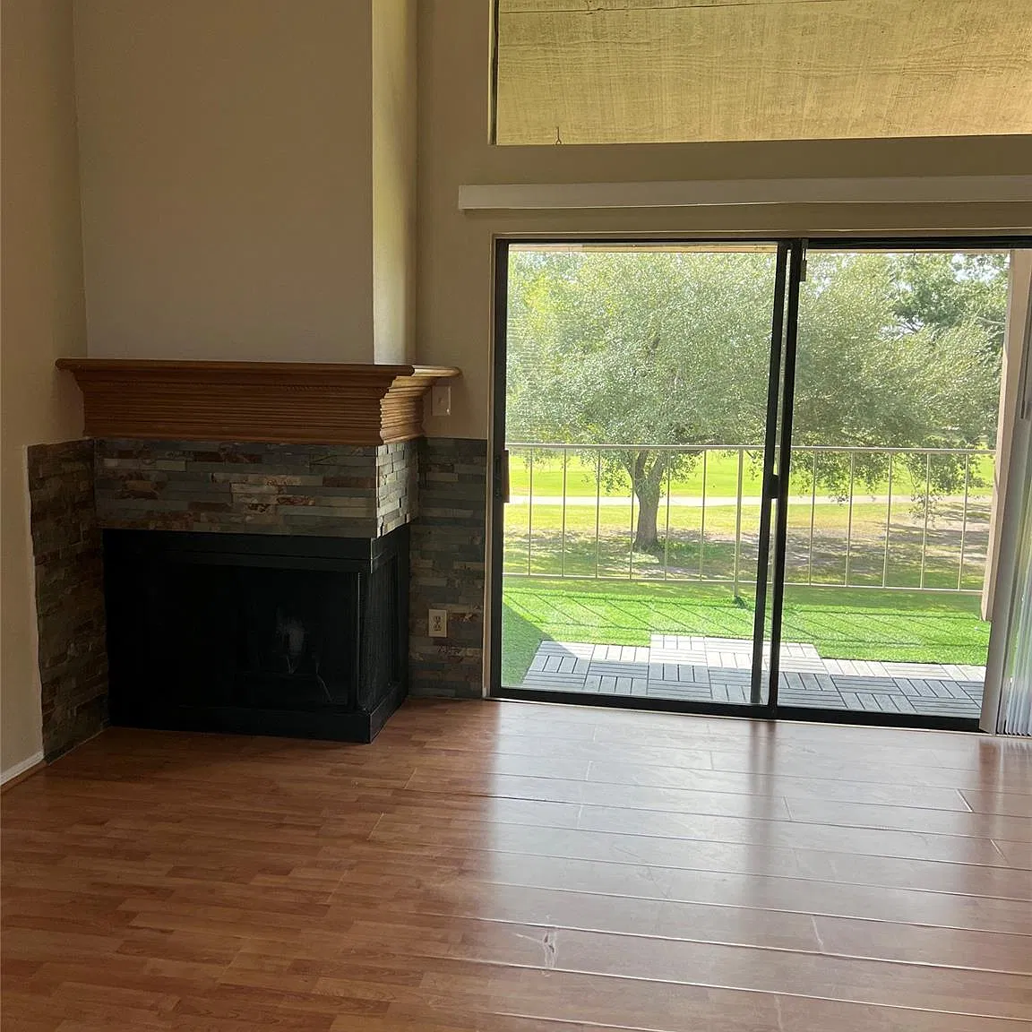 1 bed, 1.0 bath, 961 sqft, $1,200 — Photo 3
