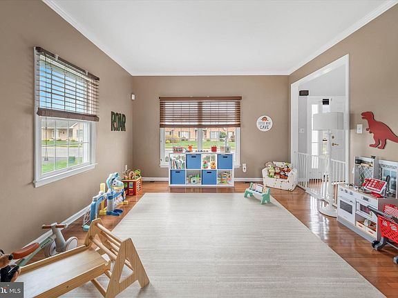 3rd image of 104 Delilah Dr