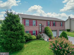 3822 Mountain Shadow Cir, Fayetteville, PA 17222