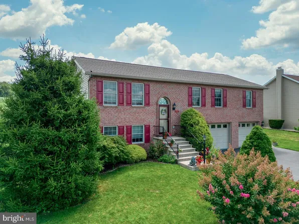 3822 Mountain Shadow Cir, Fayetteville, PA 17222