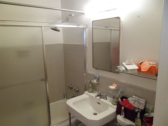 3rd image of 7 Fordham Hill Oval APT 1D
