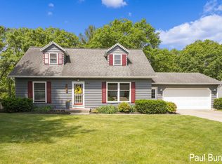 3777 Summit View Dr NE, Grand Rapids, MI 49525