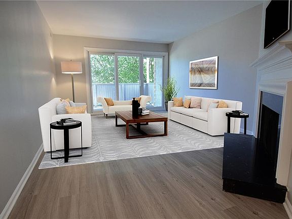 3rd image of 29 Rowayton Woods Dr