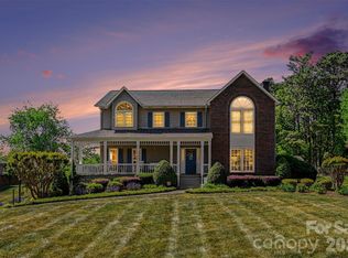 4051 Pinecrest Dr NE, Hickory, NC 28601