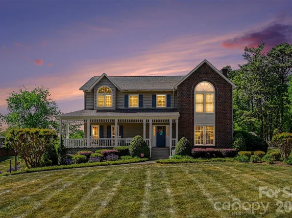 4051 Pinecrest Dr NE, Hickory, NC 28601