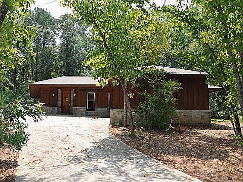 1st image of 122 Lake Forest Dr