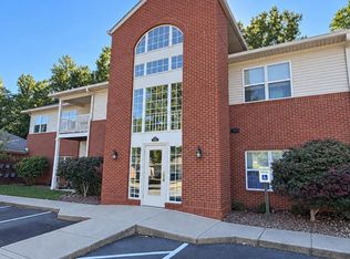 9106 Hawthorne Pointe Dr, Louisville, KY 40272