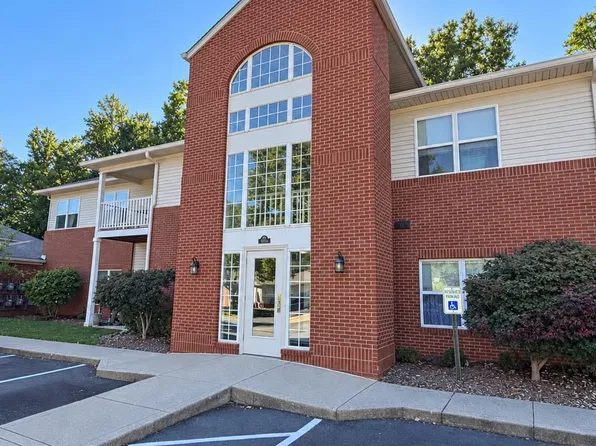 9106 Hawthorne Pointe Dr, Louisville, KY 40272