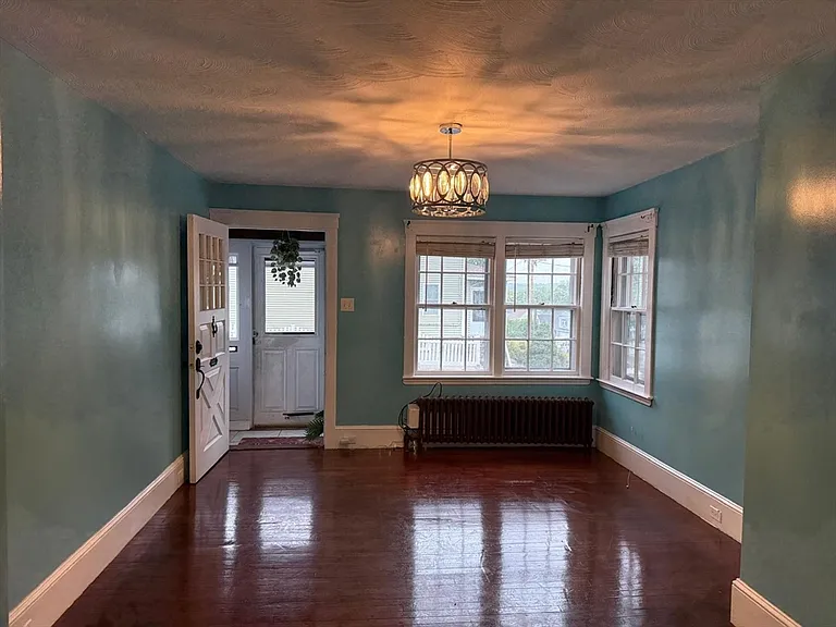 135 Pearl St — Photo 2