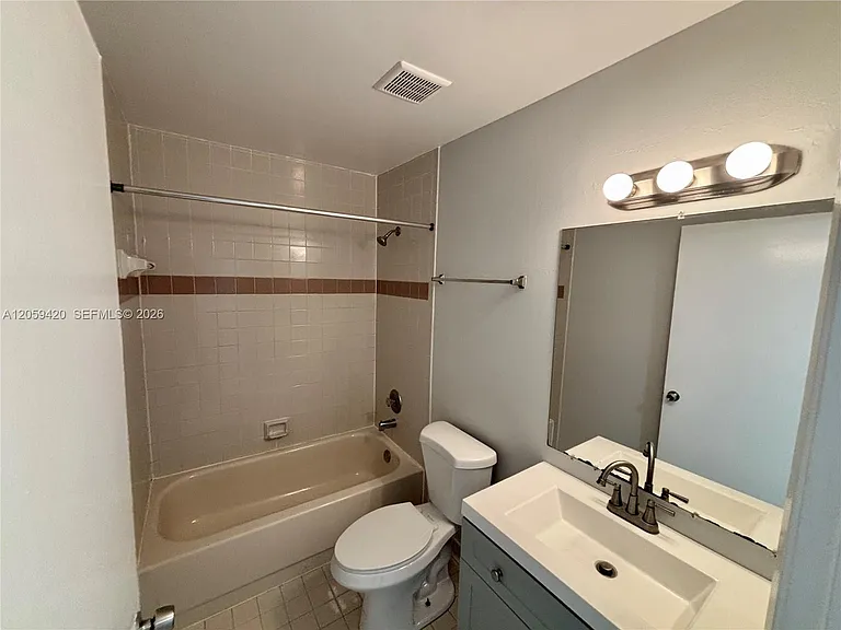 1822 Meadows Cir W #1822 — Photo 11